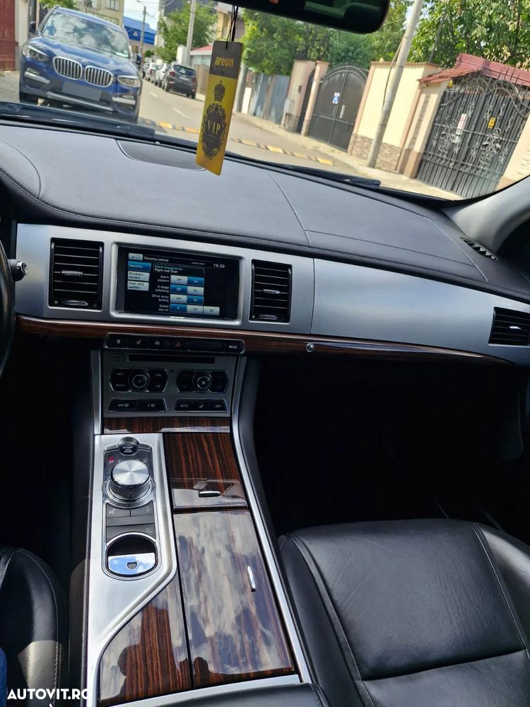 Jaguar XF 2.2D - 6