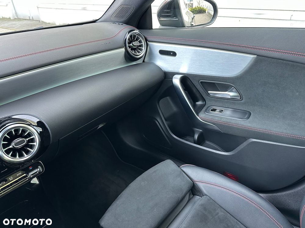 Mercedes-Benz CLA 180 d 8G-DCT AMG Line Advanced Plus - 17