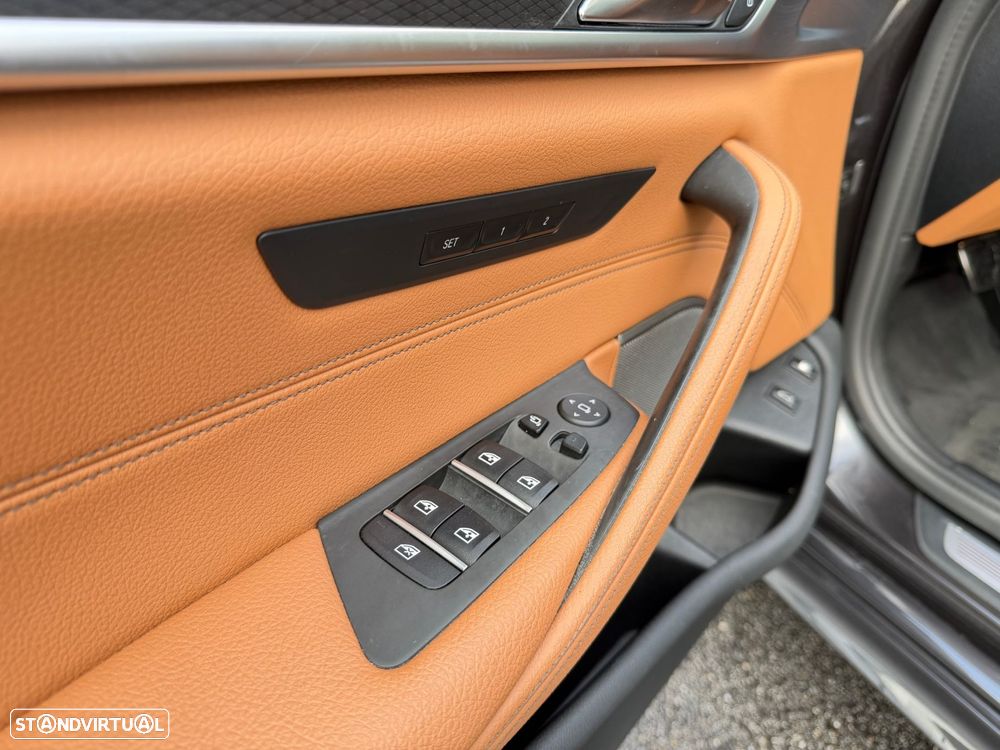 BMW 530 e Pack M - 44