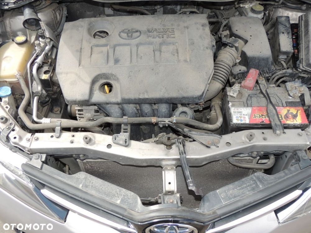 Pas przedni górny Toyota Auris II kombi E18 - 1