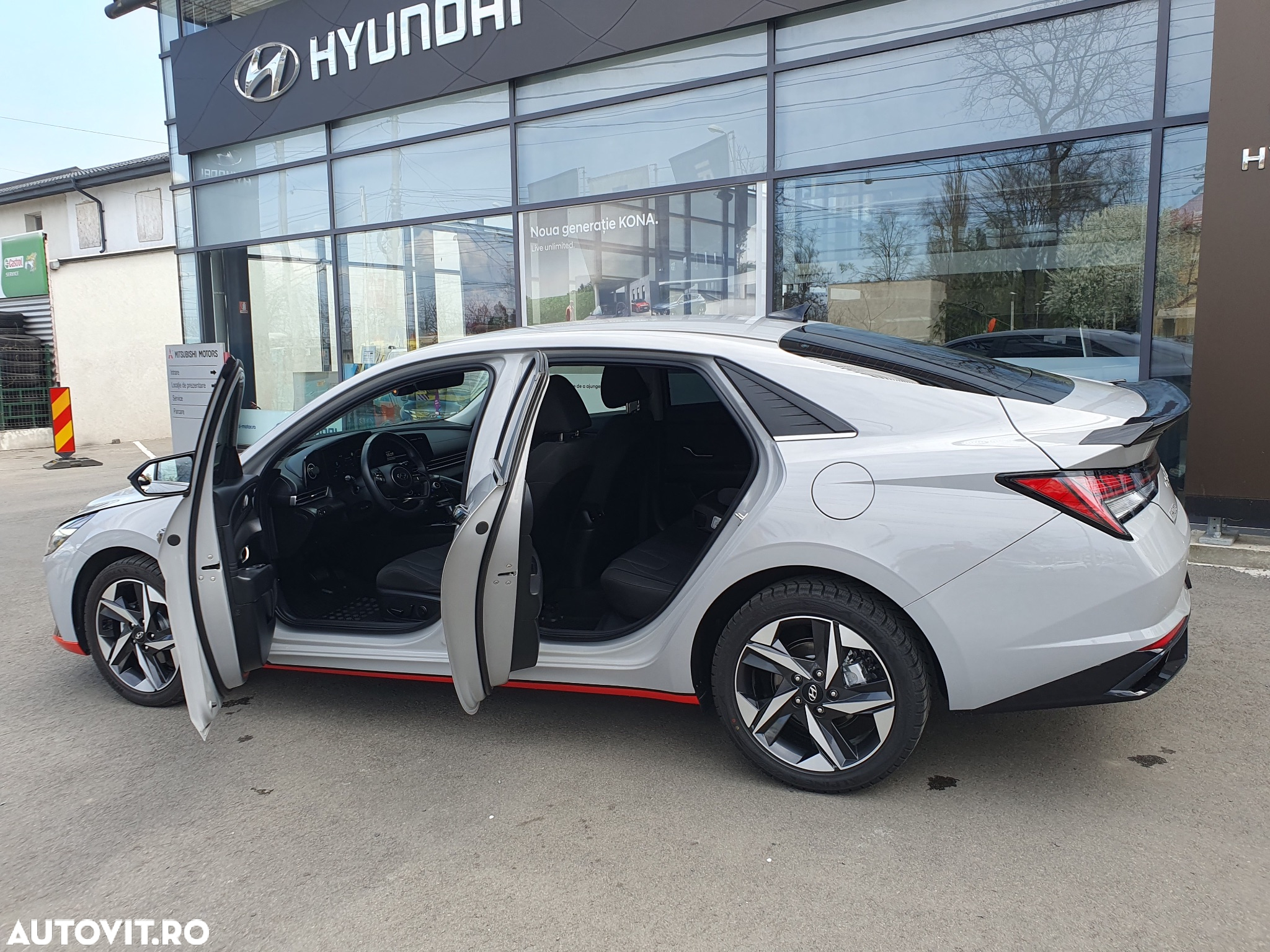 Hyundai Elantra 1.6 l 123 CP CVT Exclusive Navi - 13