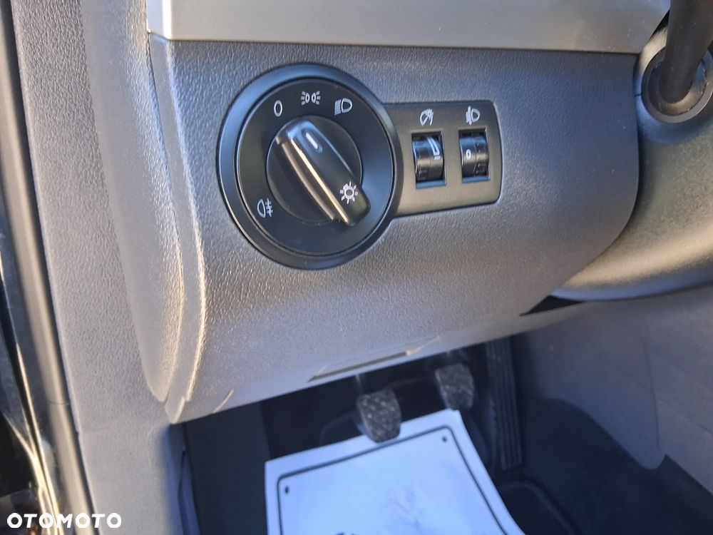 Volkswagen Touran - 17