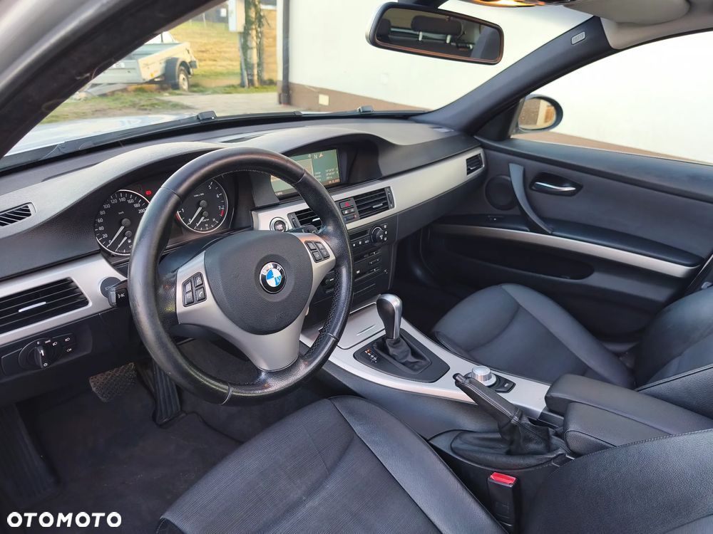 BMW Seria 3 330i - 18
