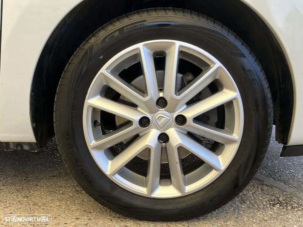 Dacia Lodgy 1.2 TCe Confort 7L - 16