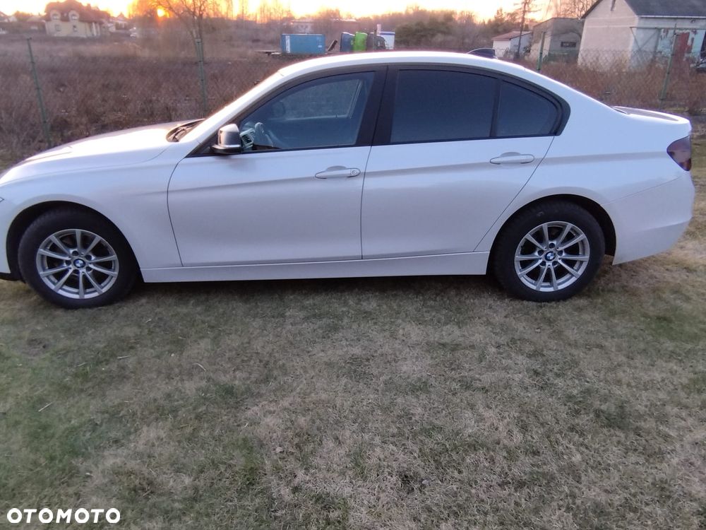 BMW Seria 3 318d - 4