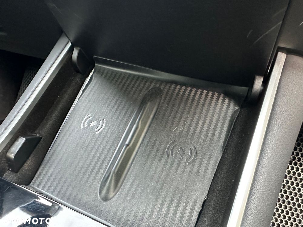 Tesla Model 3 - 32