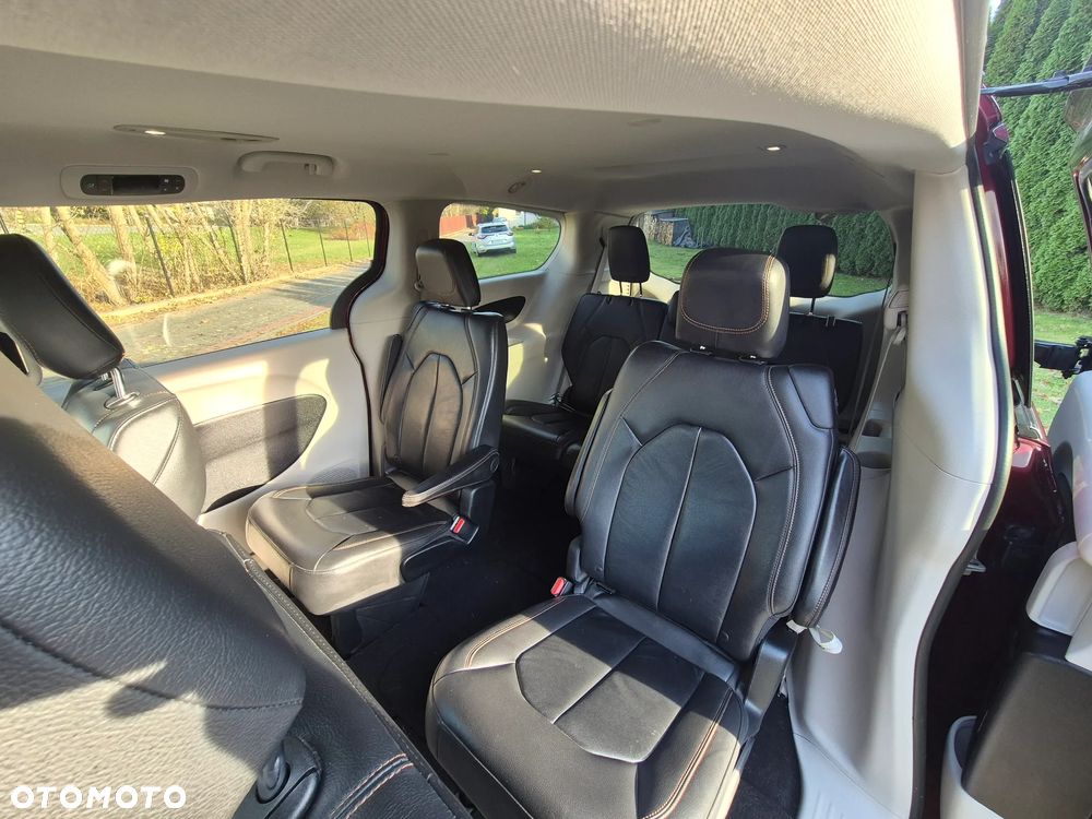 Chrysler Pacifica - 10