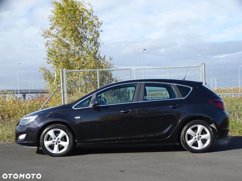Opel Astra 2010 photo 3