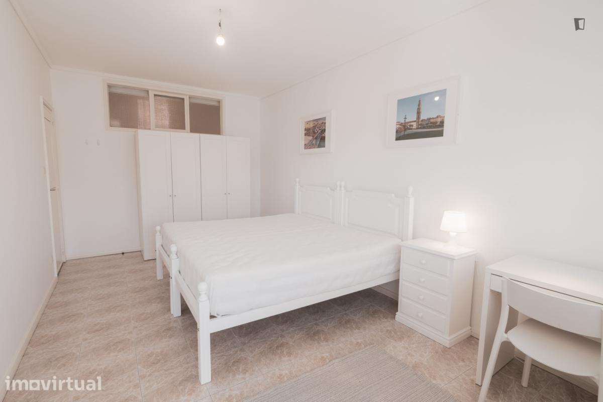 Quarto - localizado em Vila nova de gaia - Grande imagem: 4/14