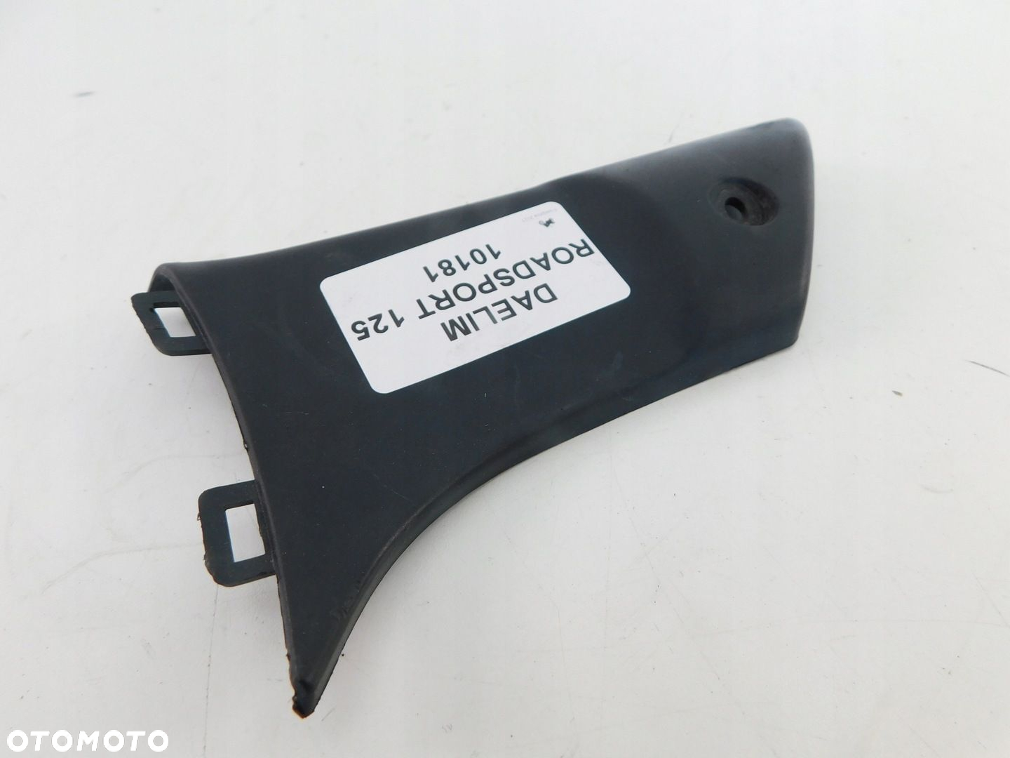 DAELIM ROADSPORT 125 WYPEŁNIENIE CZASZY PRAWE - 4