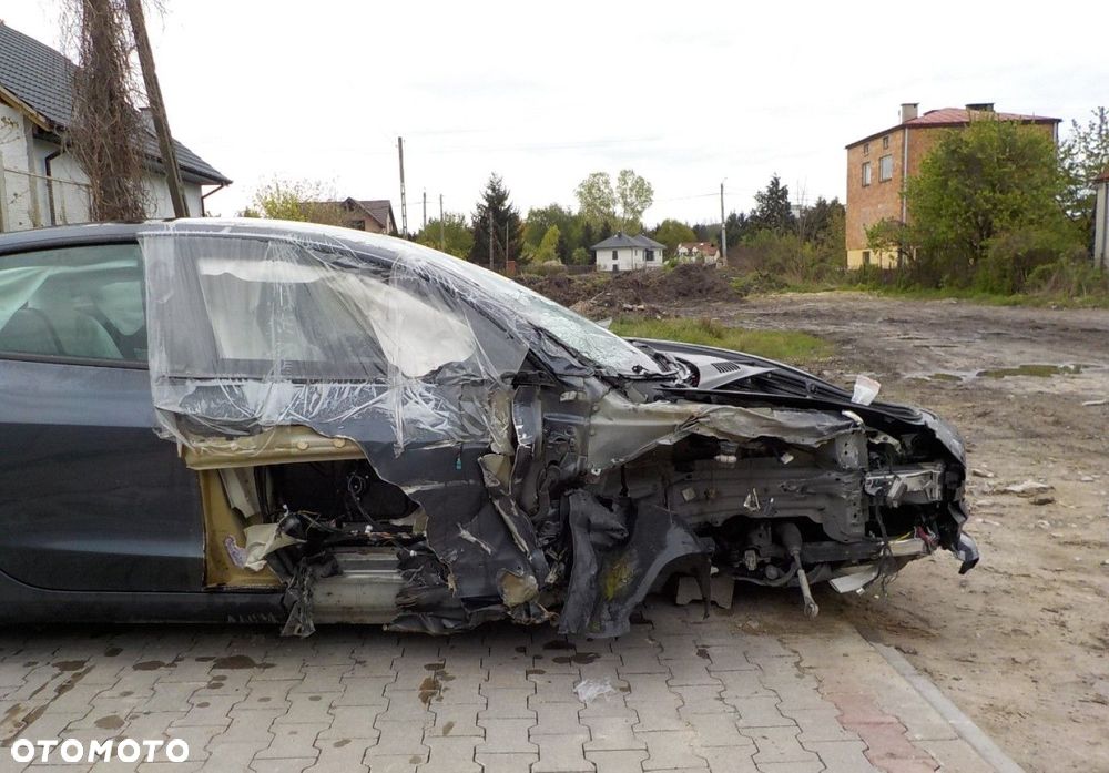 Tesla Model 3 - 13