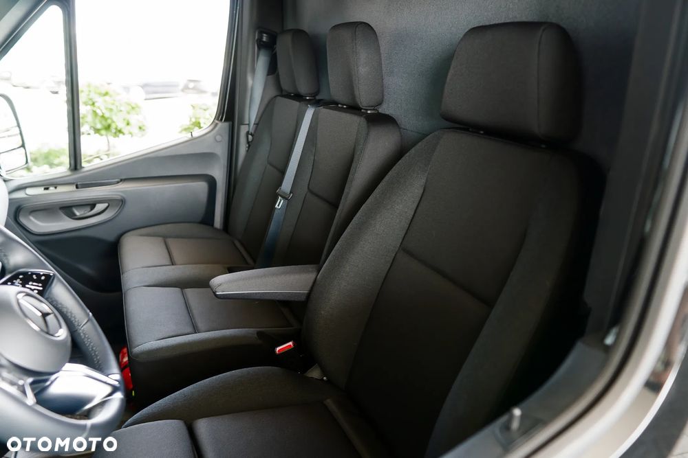 Mercedes-Benz Sprinter - 11