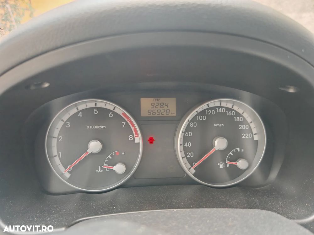 Hyundai Accent MC 14 DOHC 4DR GL CLASSIC - 9