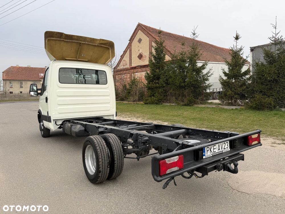 Iveco 35C15 * 3.0 / 150KM * Rama do zabudowy * Rozstaw osi: 4.1m * Koła bliźniacze * - 11