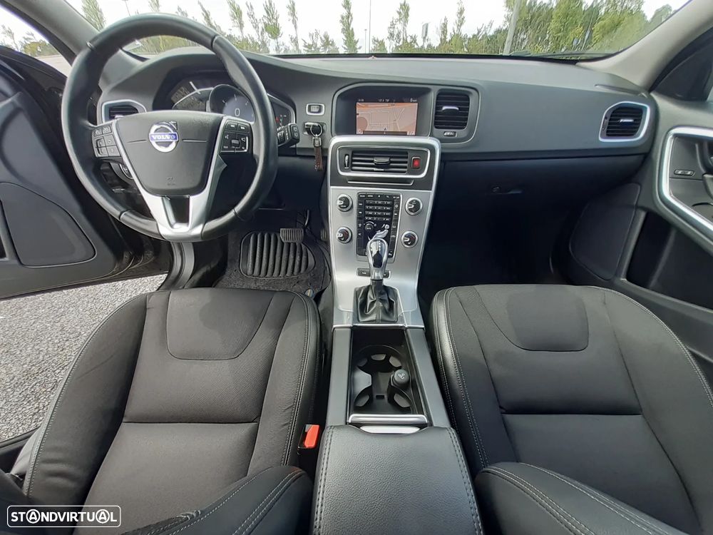 Volvo V60 2.4 D6 Momentum AWD Phev - 6