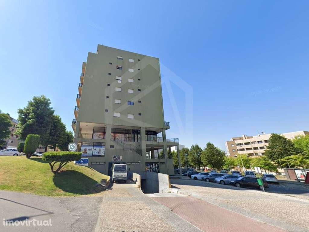 Garagem em Arcozelo - Grande imagem: 2/4