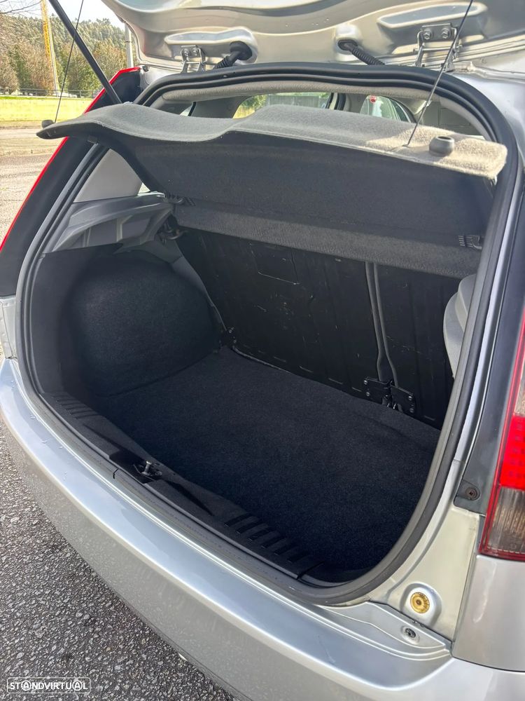 Ford Fiesta 1.25 Ambiente - 16