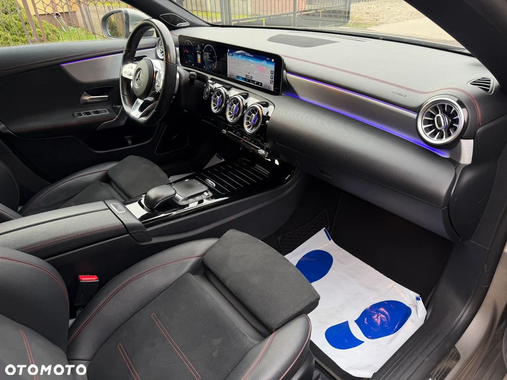 Mercedes-Benz CLA 200 4-Matic AMG Line 8G-DCT - 12