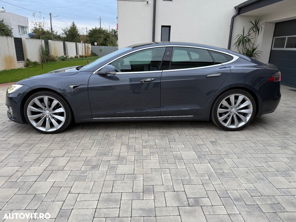 Tesla Model S - 2