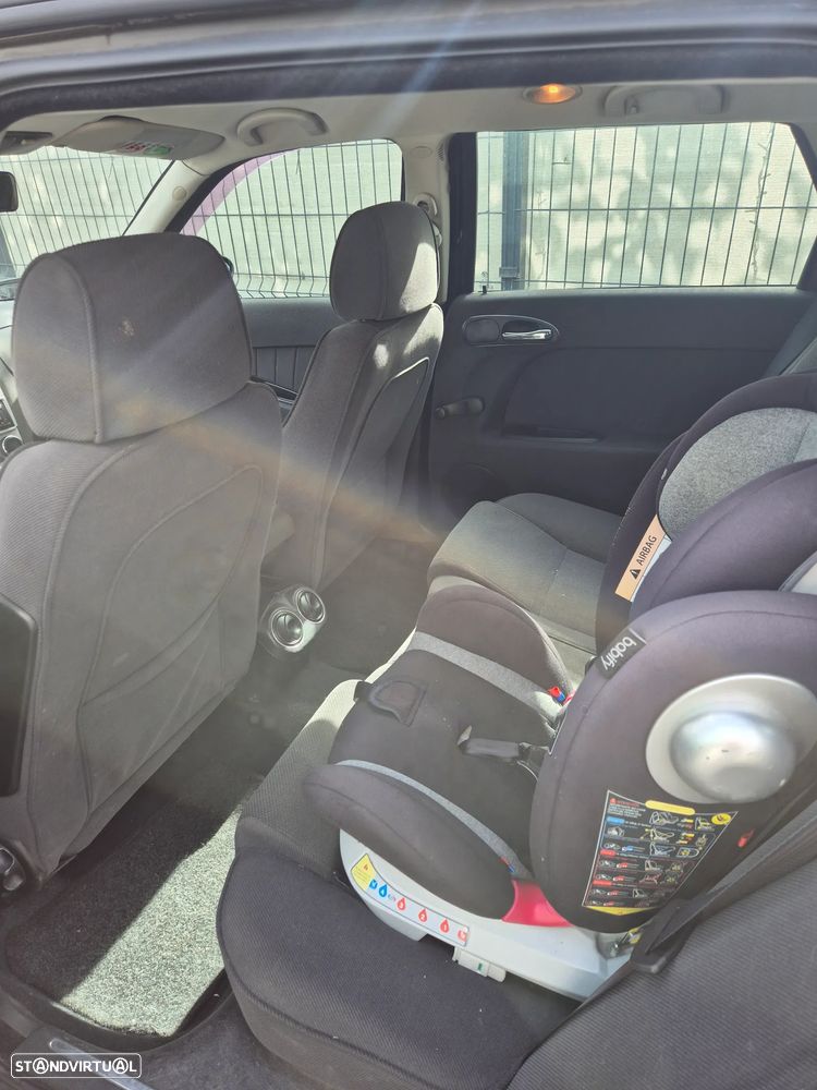 Alfa Romeo 156 Sportwagon 1.9 JTD 8V Distinctive - 4