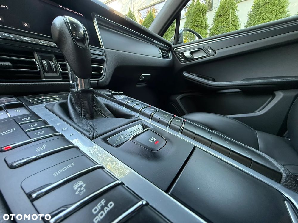 Porsche Macan Standard - 24