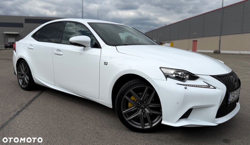 Lexus IS 300h F Sport - 9