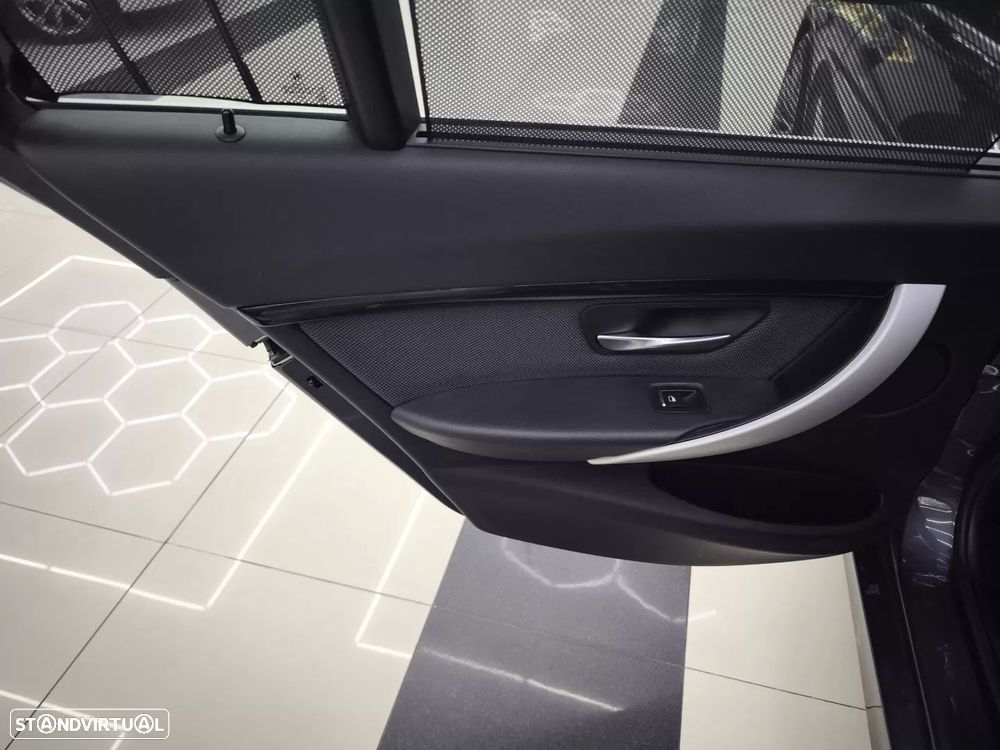 BMW 318 d Line Sport - 42