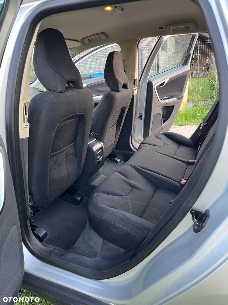 Volvo XC 60 2.4D Kinetic - 19