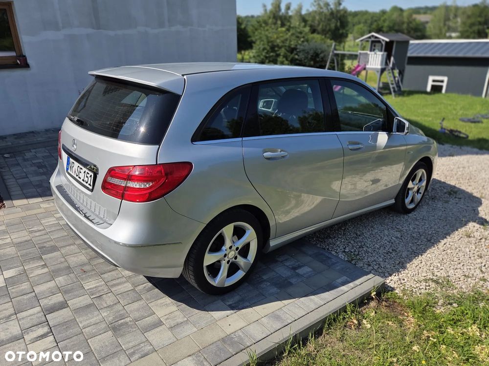 Mercedes-Benz Klasa B 180 BlueEFFICIENCY Edition Style - 16