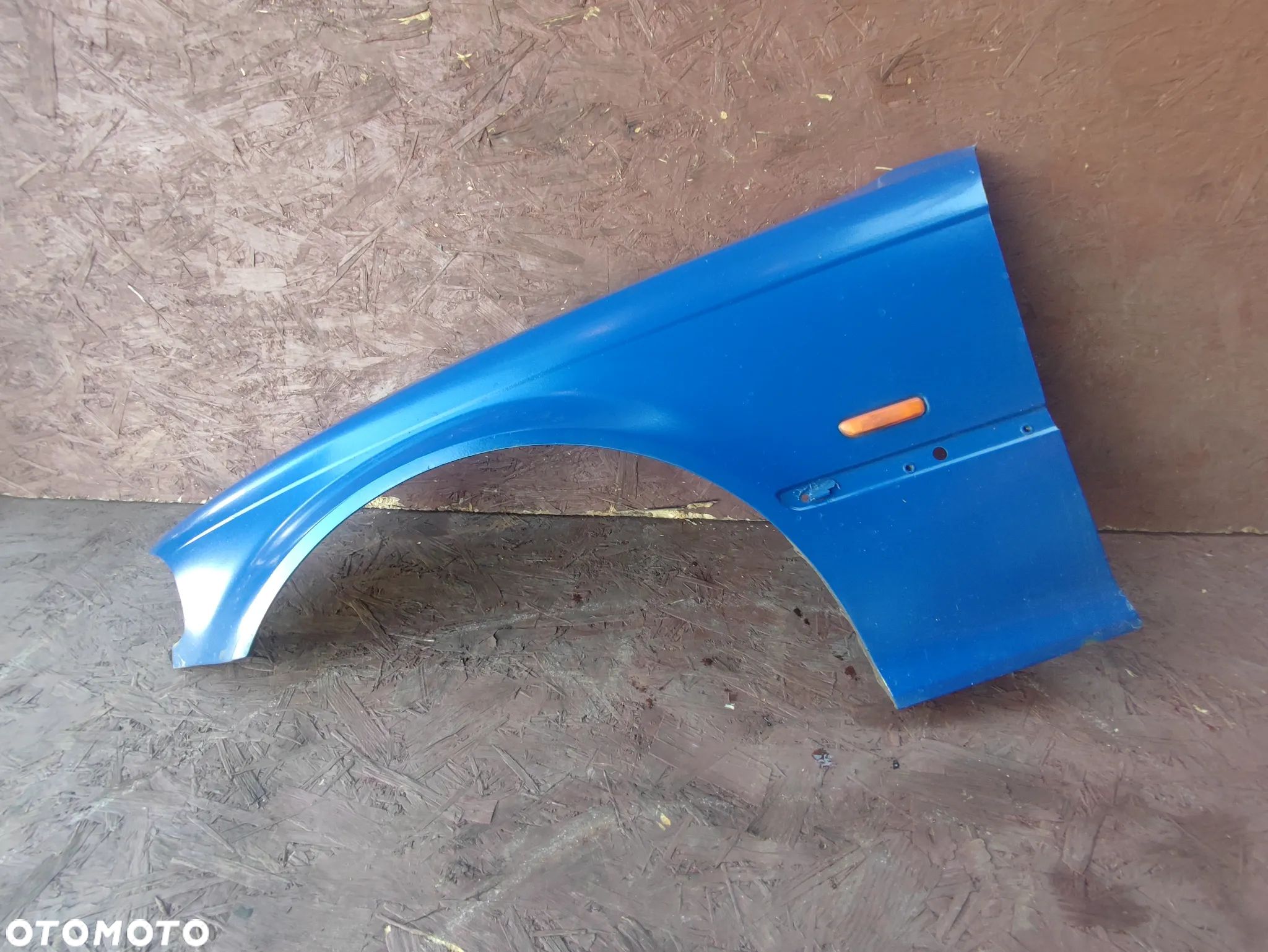 BMW E46 COUPE / CABRIO PRZED-LIFT BŁOTNIK PRZEDNI LEWY PROSTY DRUGI LAKIER O NR. 41 35 8 241 439 OEM W DOBRYM STANIE - 1