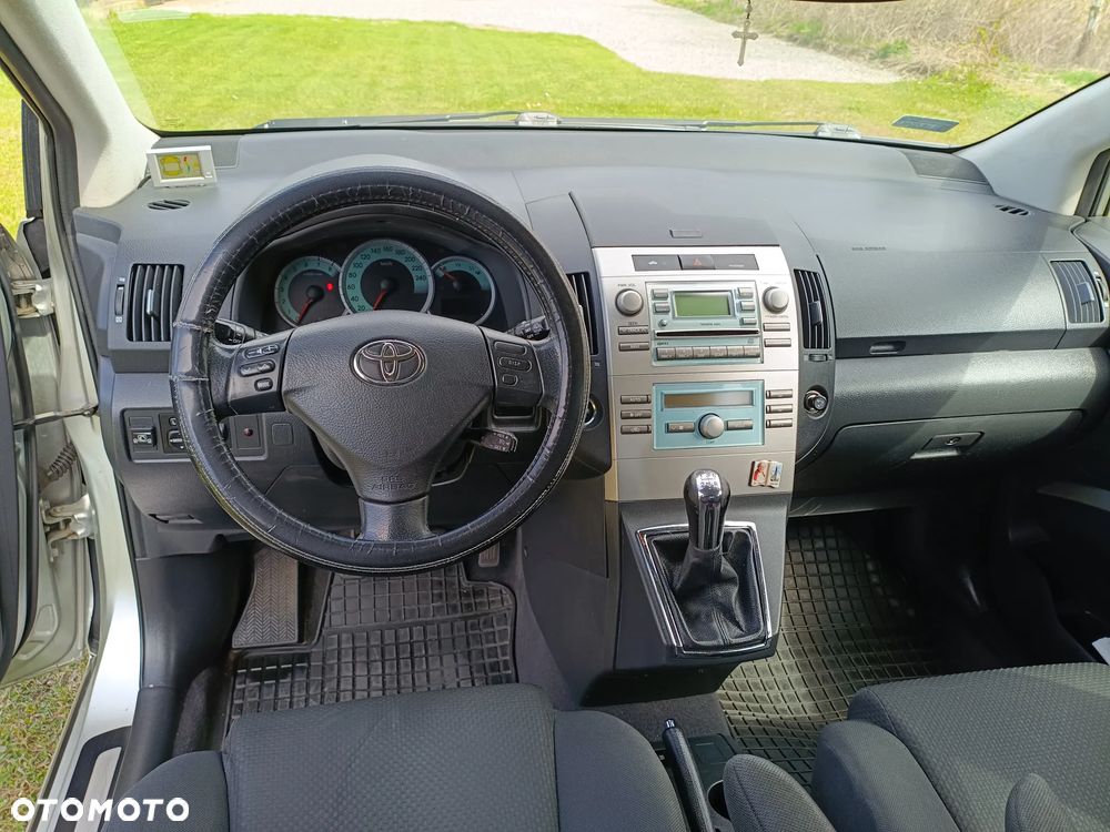 Toyota Corolla Verso 1.8 Sol + - 5