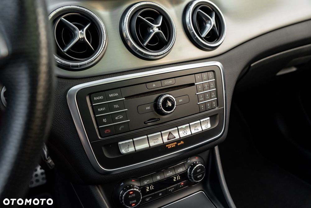 Mercedes-Benz CLA 250 4-Matic AMG Line - 33