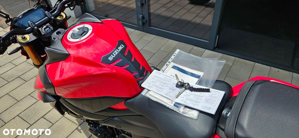 Suzuki GSX - 6