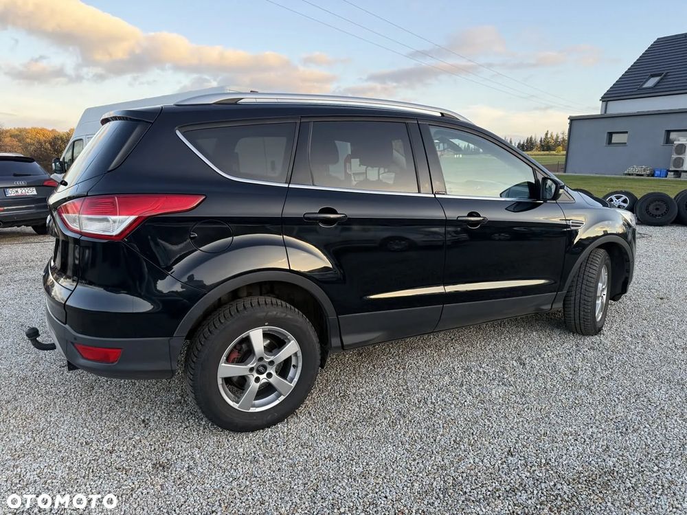 Ford Kuga 2.0 TDCi 2x4 Titanium - 4