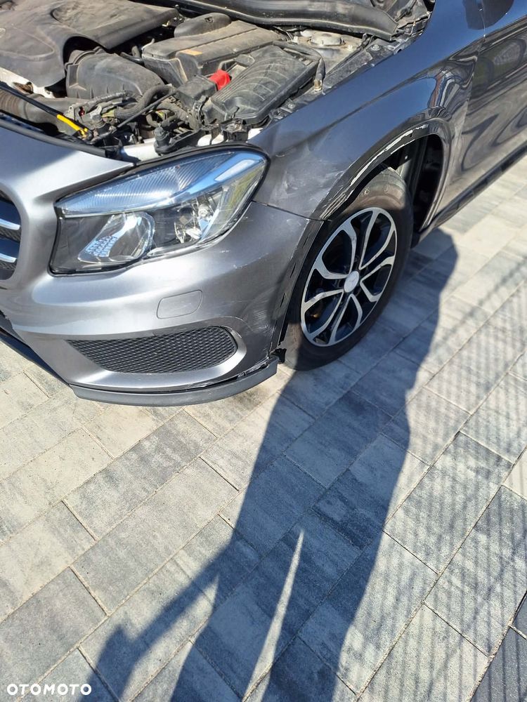 Mercedes-Benz GLA 250 7G-DCT AMG Line - 12