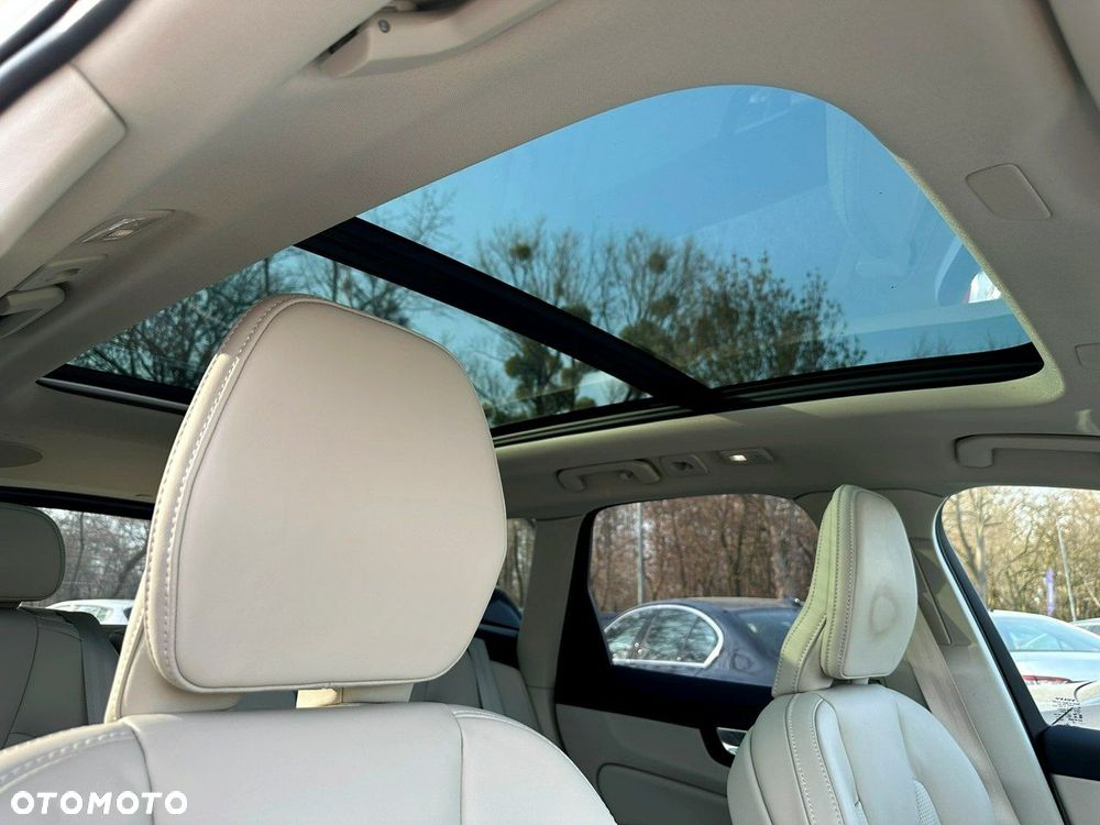 Volvo XC 60 D5 AWD Inscription - 40