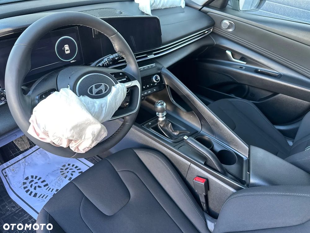 Hyundai Elantra 1.6 Smart CVT - 21