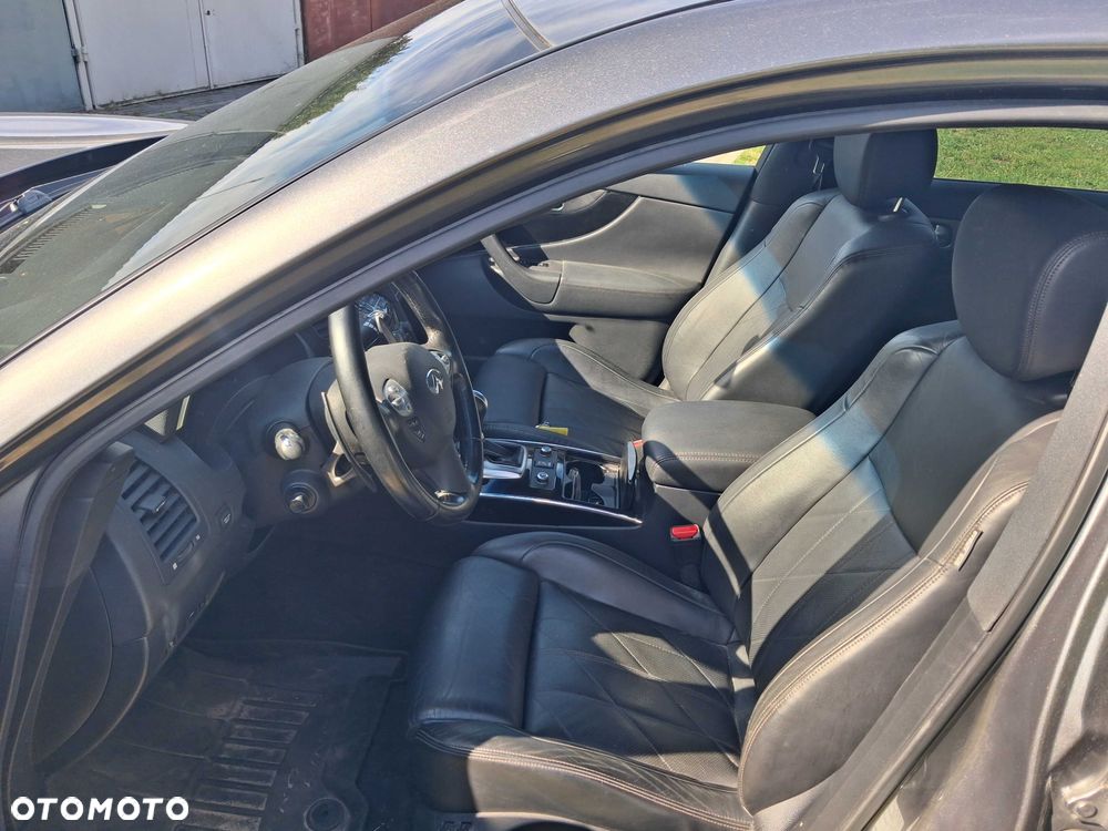 Infiniti Q70 - 6
