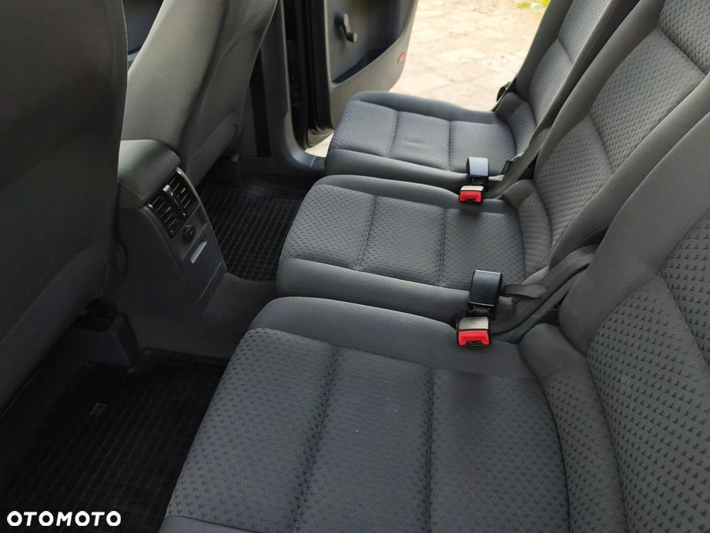 Volkswagen Touran - 16