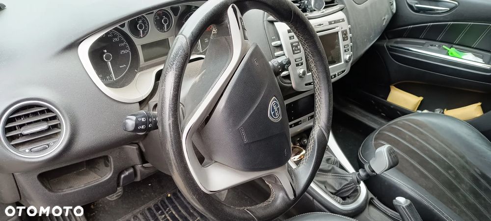 Lancia Delta 1.6 MJ Platino - 13