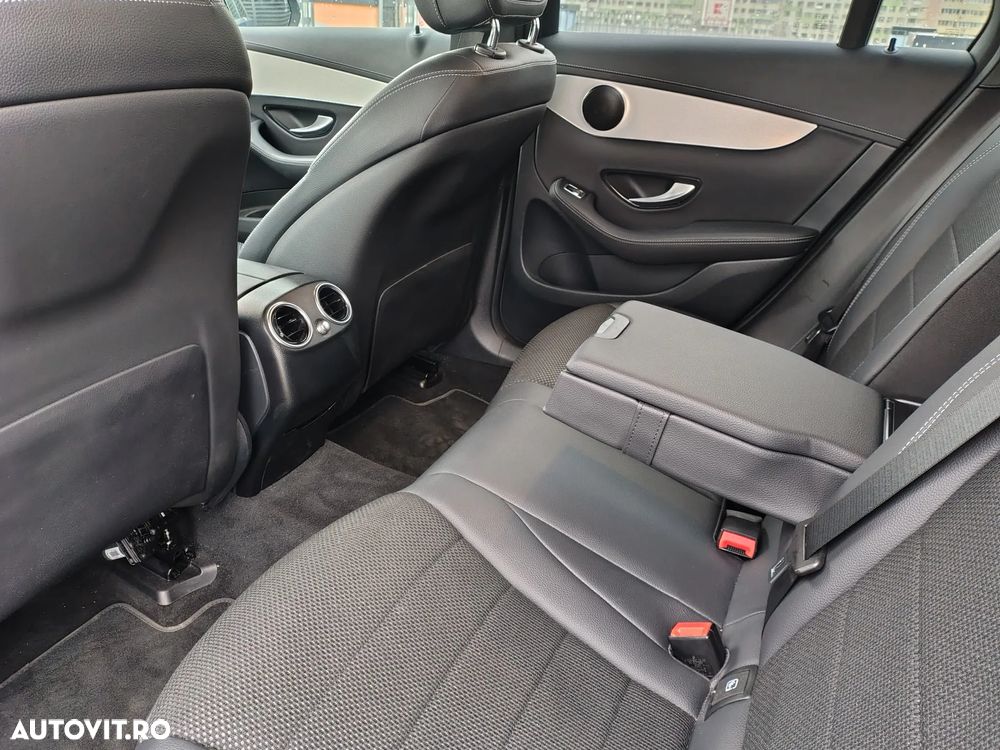 Mercedes-Benz GLC 300 e 4MATIC - 27