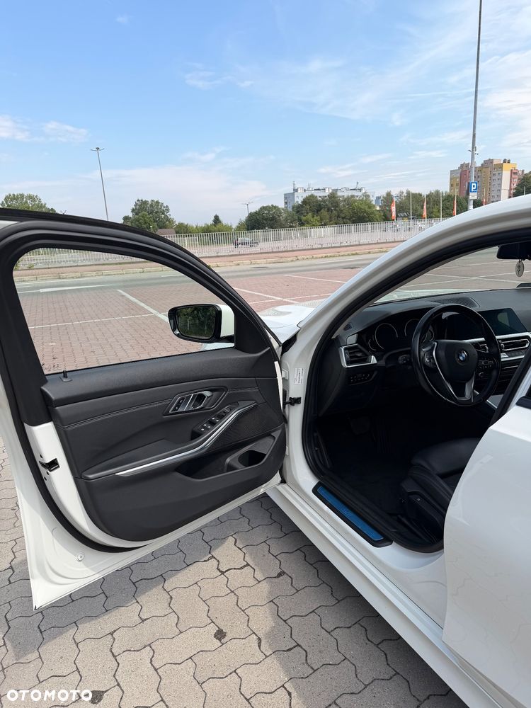 BMW Seria 3 318d - 10