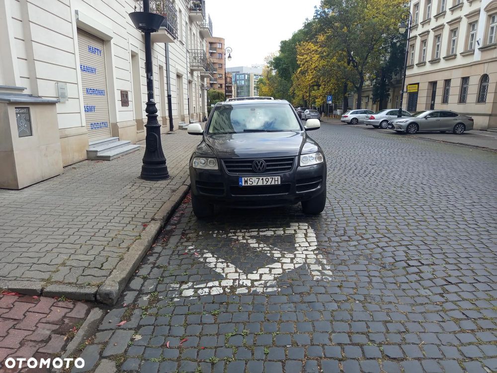 Volkswagen Touareg - 1