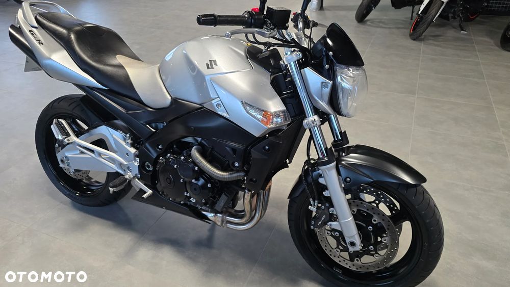 Suzuki GSR - 15