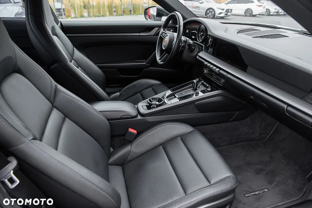 Porsche 911 Carrera - 27