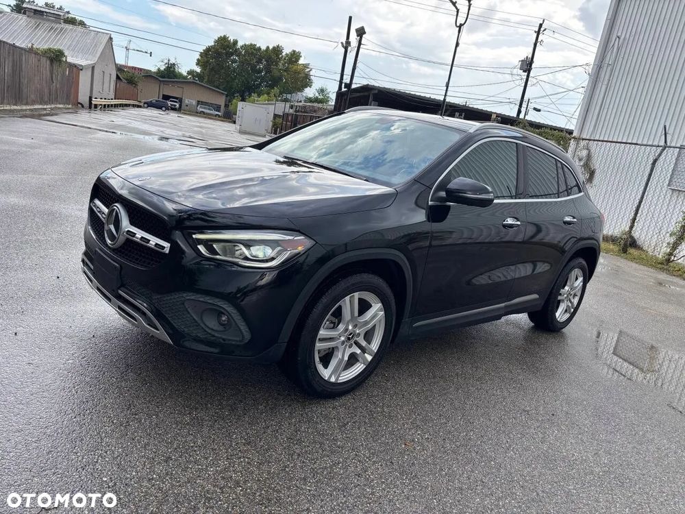 Mercedes-Benz GLA 250 4Matic 8G-DCT - 4