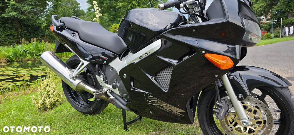 Honda VFR - 4