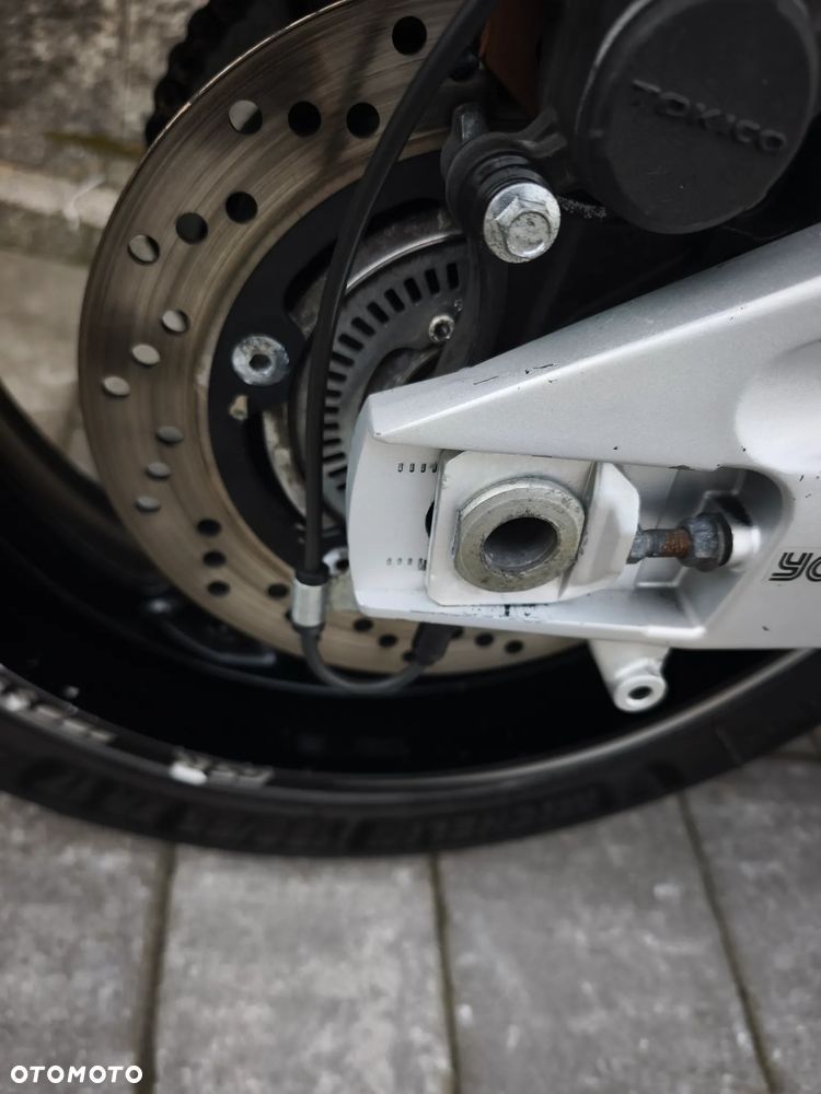 Suzuki GSR - 11