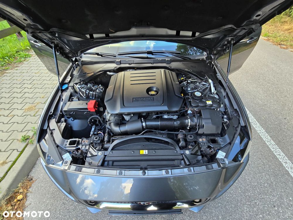 Jaguar XE 2.0 D Prestige - 28