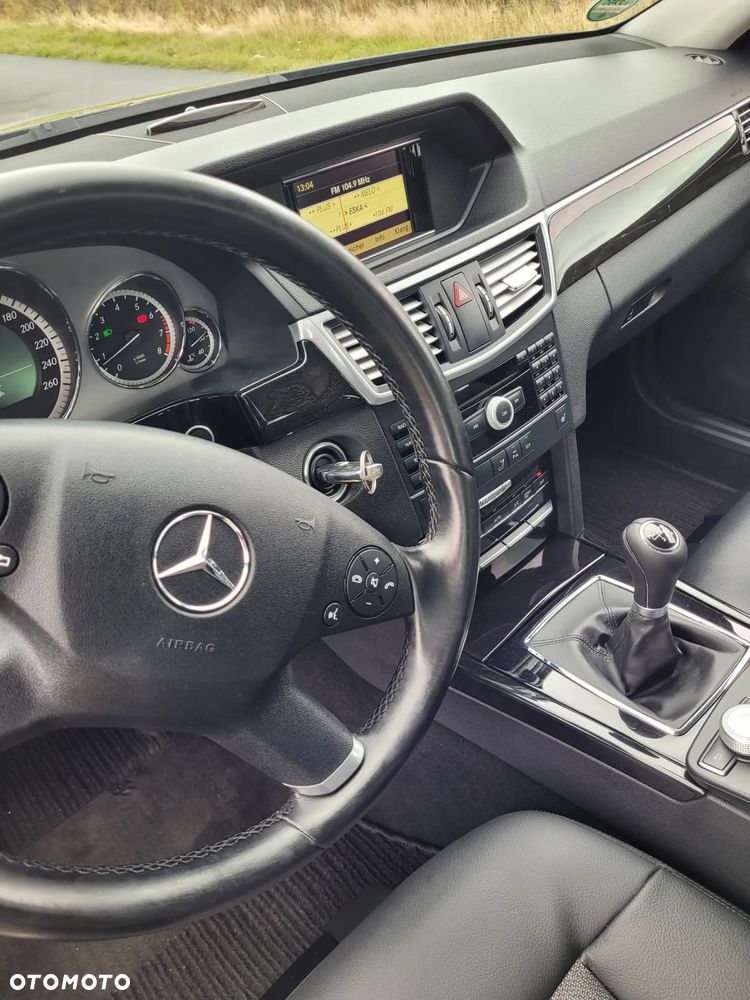 Mercedes-Benz Klasa E 200 CGI BlueEffICIENCY Avantgarde - 10
